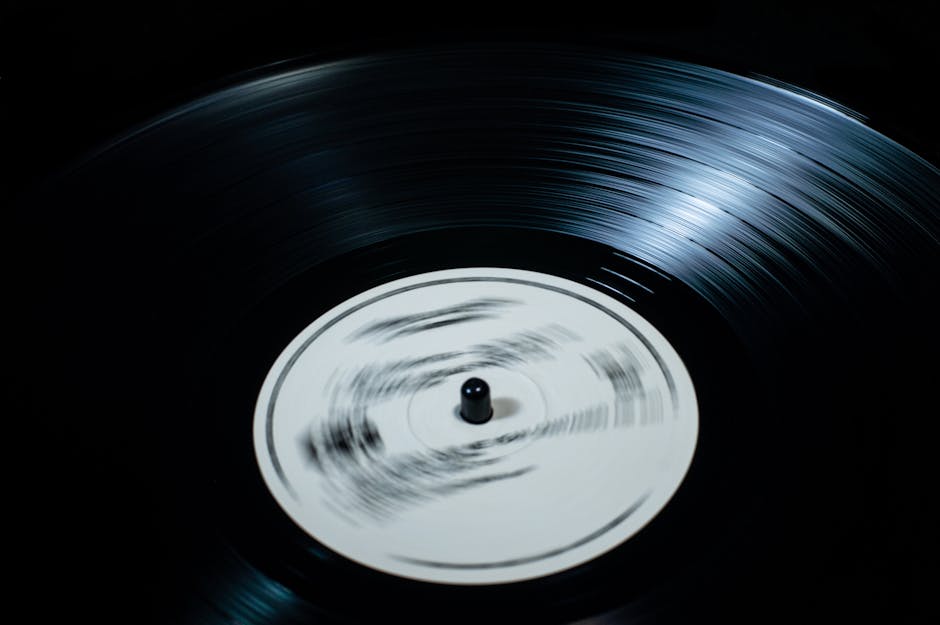 Bonobo and the art of sound in the spaces between - The concept of space and silence in modern electronic music